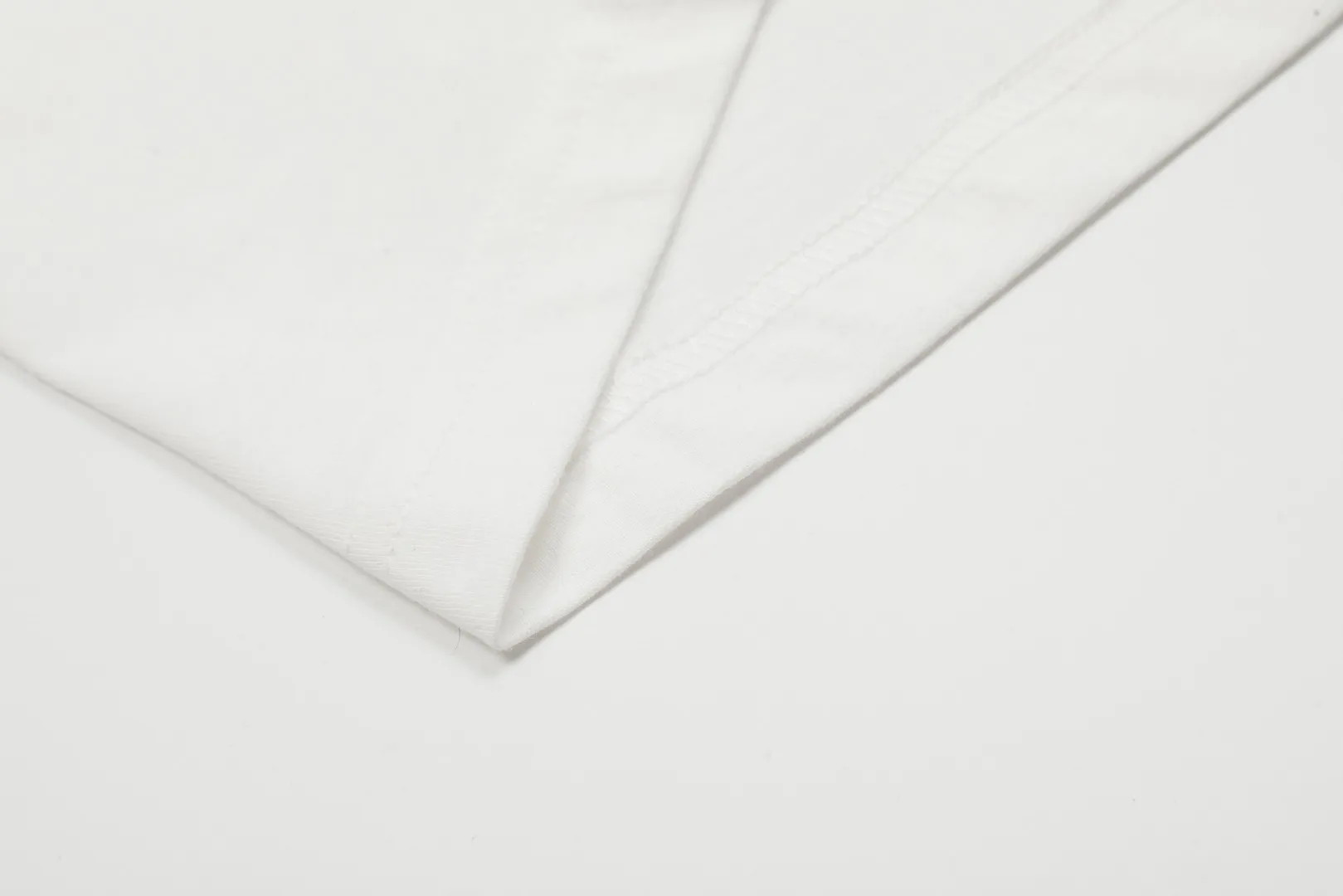 🅿️116 "Top quality" Style number: DS003# (not off the shelves all year round) [Ralph Lauren classic pony embroidered round neck basic short sleeves] ✅Ralph Lauren Ralph Lauren classic basic versatile round neck short sleeves ✅Main supplier platform live broadcast Wholesale entities Replenish when out of stock Not off the shelves ✅ZP quality 1:1 version Scan the code to enter the GF website Z cabinet quality ✅26 pieces of 180g hydrophilic toner 100% cotton fabric, comfortable and soft, strong breathability, high-end, cost-effective, good quality needless to say ✅Restore the original version, the maximum size can be worn up to 210 pounds, loose, comfortable and stress-free ✅Work wear, life wear, suitable for various occasions, must-have recommendation for couples Size: Powder white dark gray blue label light gray white label